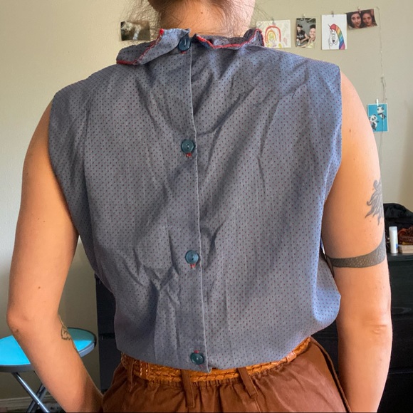 Sleeveless Vintage Blouse - Picture 4 of 9